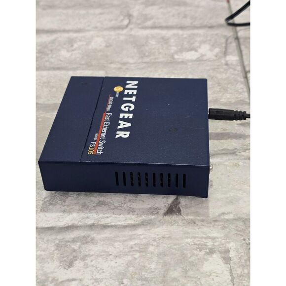 NETGEAR ProSafe FS105‎ 5-Port 10/100 Fast Ethernet Switch w/ AC Adapter WORKING - Picture 4 of 10